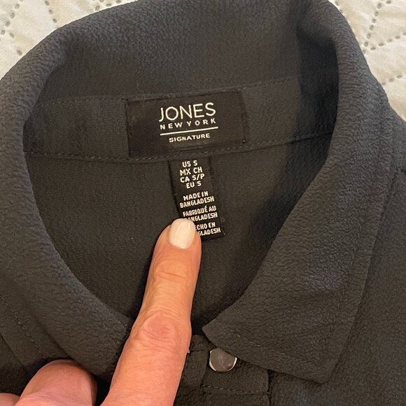 Jones New York Women's Black Button Down Sleeveless Twist Tie Hem Blouse Size S - Picture 3 of 7